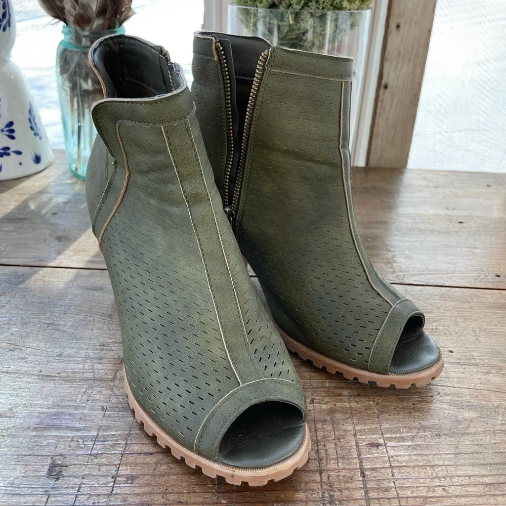 Seven 7 Ashbury Open Toe Ankle Boot - Picture 1 of 6